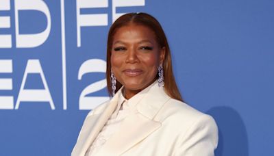 Queen Latifah Wears the Most Comfortable and Stylish Naturalizer Pumps