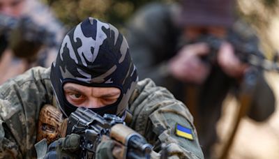 Ukraine wins bipartisan US support, strikes Russia from afar