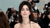 Anne Hathaway dice que en su juventud le advirtieron que a los 35 años su carrera se desplomaría