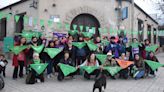 Pañuelazo en Roca por el Día de la Salud de las Mujeres y Disidencias: un grito contra la Ley Bases - Diario Río Negro