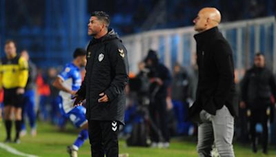 Favio Orsi y Sergio Gómez tuvieron un recibimiento hostil por parte de la hinchada de Atlético Tucumán