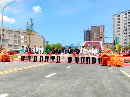 《高雄》疏散輕軌大順路交通 龍德東路通車