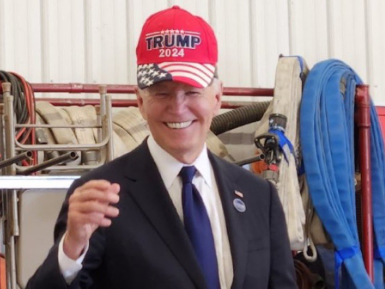 Joe Biden enfile une casquette pro-Donald Trump en Pennsylvanie, l’image étonnante