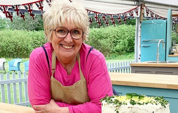 Great British Bake Off pays tribute to contestant Dawn Hollyoak after death