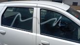 Denuncian actos de vandalismo en coches del barrio de Santiago