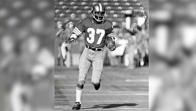 Jimmy Johnson, Hall of Fame defensive back, dies at 86