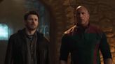 Dwayne Johnson y Chris Evans buscan a Santa Claus en el primer tráiler de 'Red One'