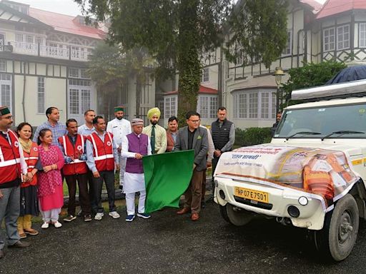 Governor Shiv Pratap Shukla flags off relief material to Kullu