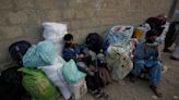 Afganos se dirigen a la frontera para salir de Pakistán antes de plazo en campaña antimigratoria