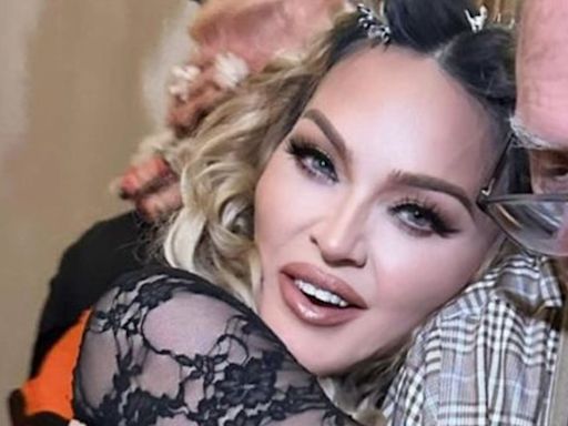 Madonna celebra 93 anos do pai com fotos raras e semelhança impressiona: 'Gêmeo'