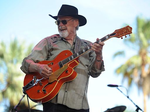 Duane Eddy, twangy guitar hero of early rock, dies at Franklin hospital at age 86