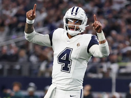 Report: Cowboys Prioritizing Dak Prescott's Contract Over Parsons, Lamb