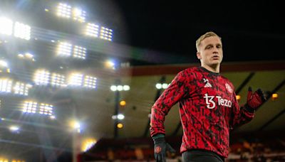 Donny van de Beek at Man Utd: Told to 'pack bags', agent's bold claim and parting message