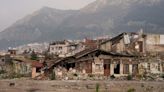 "Envidio a la gente que tiene una tumba que visitar": los supervivientes del terremoto en Turquía luchan por reconstruir sus vidas un año después