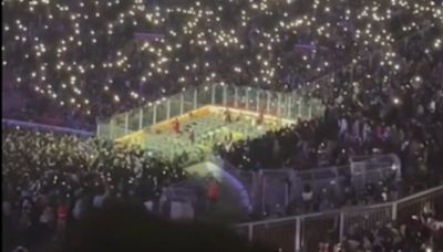 Los Bunkers le rinden homenaje a Víctor Jara y cantan en el Memorial del Estadio Nacional