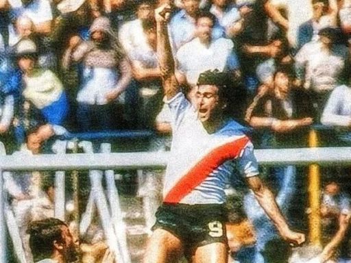 Un viaje en helicóptero y el susto de su vida: cómo fue la ruidosa llegada a River de Mario Kempes