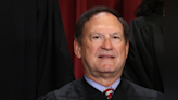 Justice Alito’s home flew a US flag upside down after Trump’s ‘Stop the Steal’ claims, a report says - Boston News, Weather, Sports | WHDH 7News