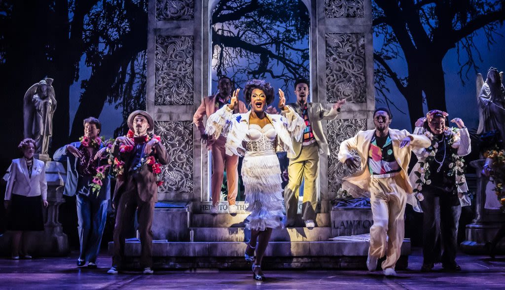 Review: ‘Midnight in the Garden of Good and Evil’ at the Goodman Theatre is gutsy but needs a conflict worthy of its star