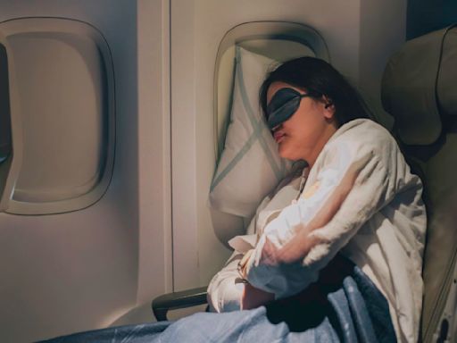 Drinking alcohol before napping on flights presents health risk, study finds