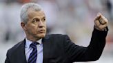 Javier Aguirre afronta el partido por la salvación en una situación límite