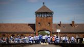 Dos hermanos argentinos exrehenes de Hamas llaman en Auschwitz a la liberación de todos los secuestrados en Gaza