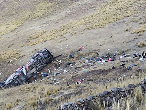 At least 21 dead in Peru after bus falls into ravine