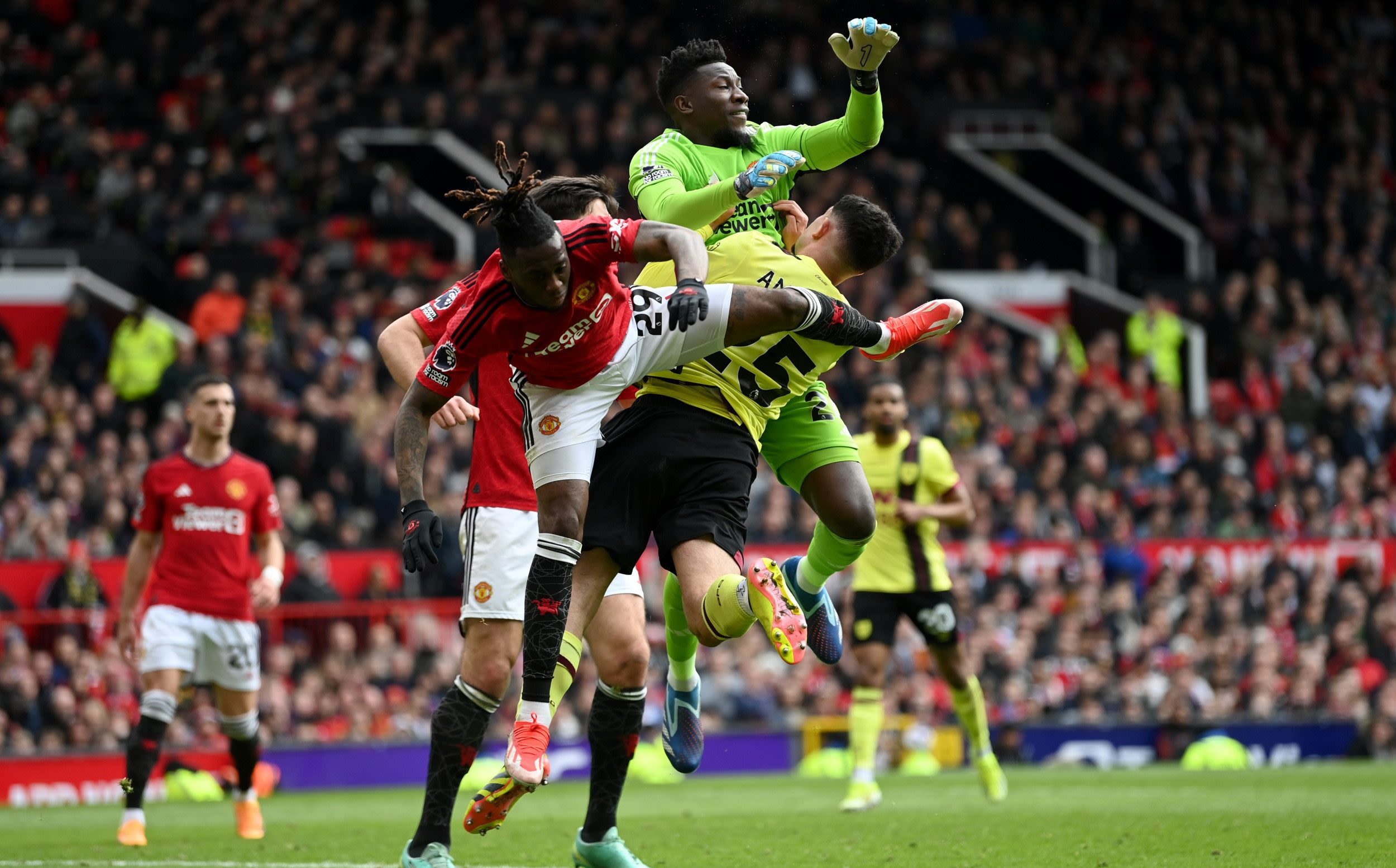 Erik ten Hag booed during Man Utd’s stagnant draw with Burnley