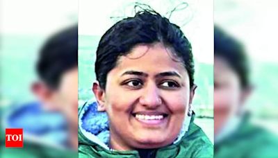 33-yr-old mom of twins swims English Channel | Nashik News - Times of India