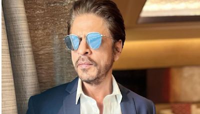 ‘Not a big deal,’ says Shah Rukh Khan fans as man shares video of SRK using teleprompter for hosting IIFA Awards. Watch