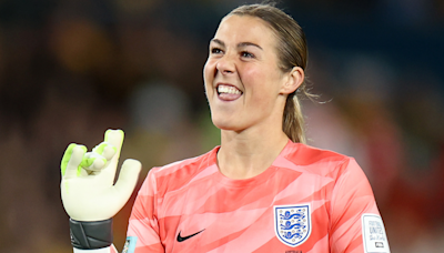'Hopefully I'll help to win trophies' - Lionesses star Mary Earps explains what she can bring to PSG after joining on free transfer from Man Utd | Goal.com Australia