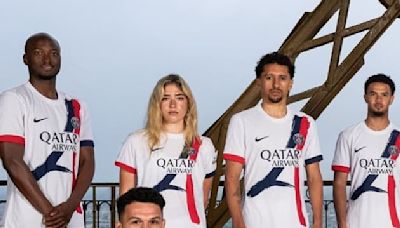 Le PSG lance une boutique éphémère au premier étage de la Tour Eiffel