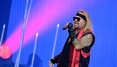 Vince Neil Faceplanted During Atlantic City Concert | 101one WJRR | Lynch and Taco