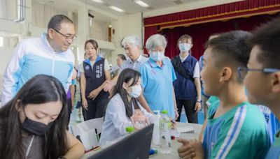 侯市長視察校園師生接種流感及新冠疫苗 鼓勵接種守護健康