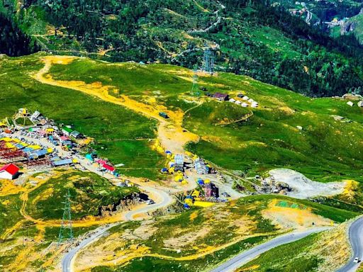 Breathtaking one-day trips from Manali in August - Rohtang Pass