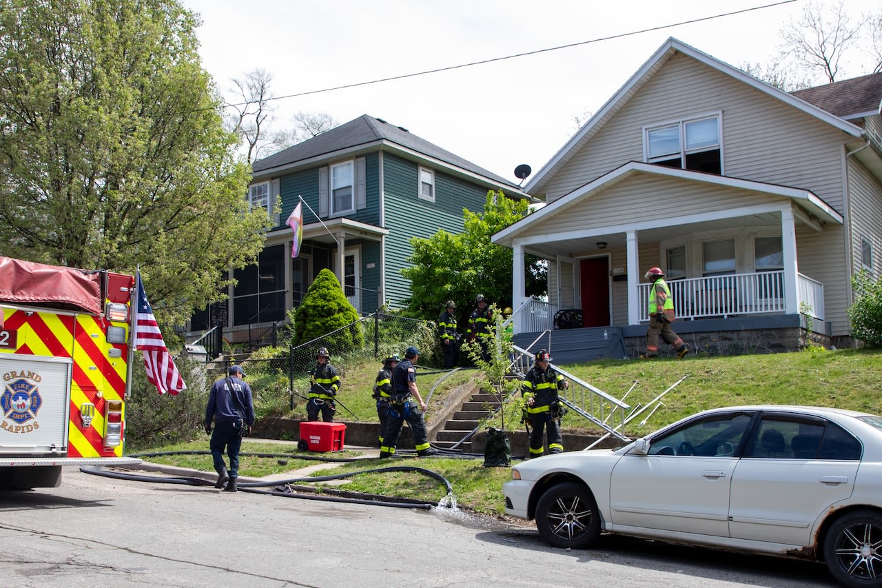 6 escape afternoon house fire in Grand Rapids