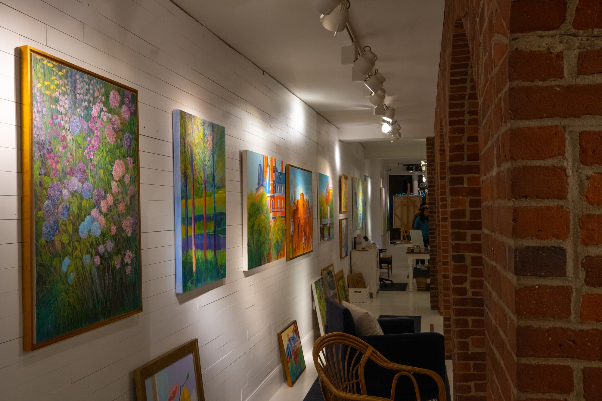 Diving into Newbury Street’s Inaugural ‘ARTWALK’ | Arts | The Harvard Crimson