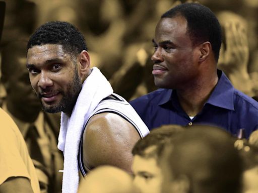 "A big part of the reason why I didn't go anywhere" - Tim Duncan credited David Robinson for his decision to re-sign with the Spurs in 2000