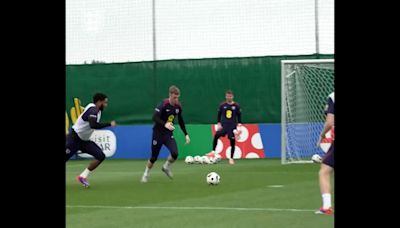 (Video): Cole Palmer sends message to Gareth Southgate with quality goal in training