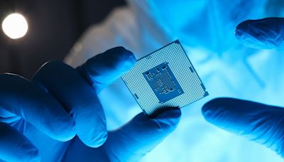 ... Semiconductors Stocks Friday? - NXP Semiconductors (NASDAQ:NXPI), Microchip Technology (NASDAQ:MCHP)