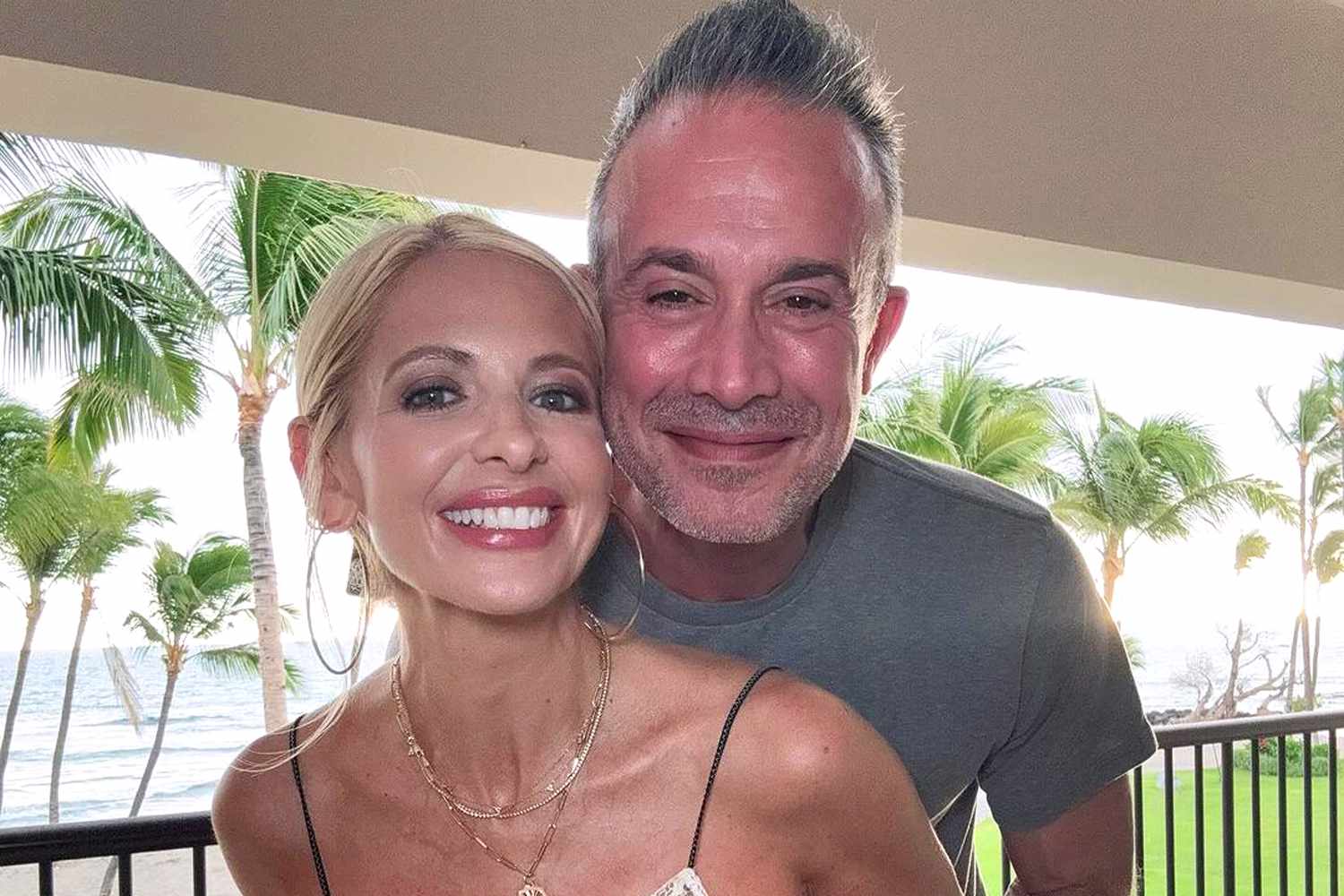 Sarah Michelle Gellar and Freddie Prinze Jr. Celebrate 22 Years of Marriage with Cuddly Photo