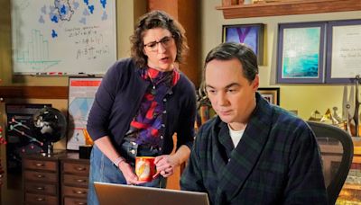 Jim Parsons and Mayim Bialik Reunite in Young Sheldon Finale: Photo