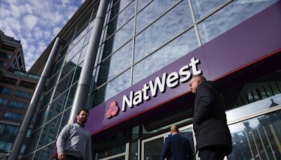 UK’s Labour Pledges to Review Plans to Sell Stake in NatWest