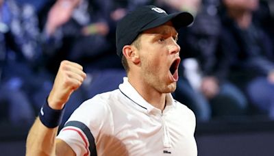 Nicolás Jarry logra una espectacular remontada ante Tsitsipas y también hace historia en el Masters 1000 de Roma - La Tercera