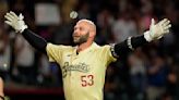 Bee-lieve: Walker's homer in 10th lifts Diamondbacks over Dodgers 4-3 after delay for bee swarm