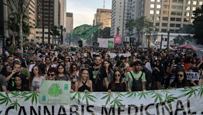 Miles marchan en Sao Paulo por la legalización de la marihuana