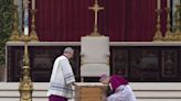El secretario de Ratzinger critica en sus memorias las pugnas de poder en el Vaticano
