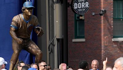 Cubs unveil statue depicting Hall of Famer Ryne Sandberg in a familiar defensive crouch