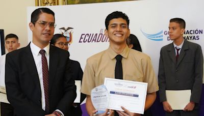 El colegio Vicente Rocafuerte gana el primer lugar en el concurso de oratoria Guayaquil, Perla Milenaria