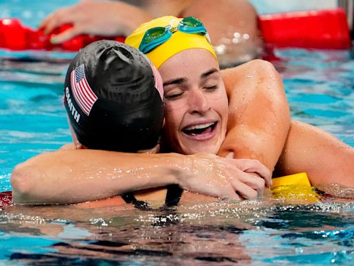 'Absolutely incredible:' Kaylee McKeown, Regan Smith put on show in backstroke final