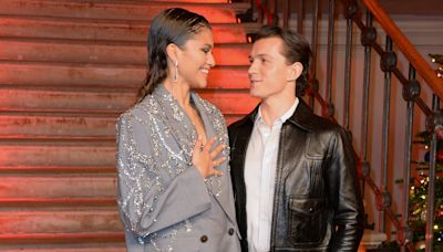 Zendaya Gave Tom Holland a Rose Bouquet During Romeo & Juliet 's Closing Night